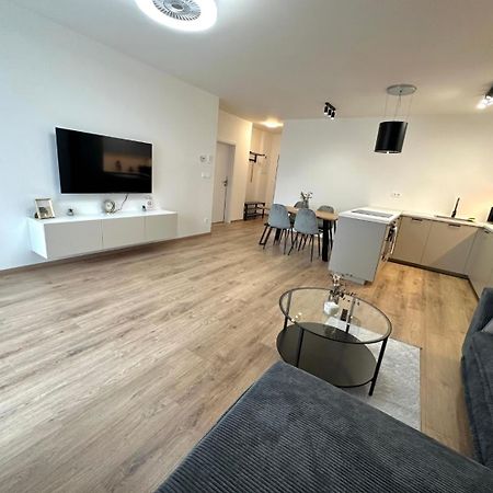 2 Room Apartment, New Building, Balcony, 208 Rovinka المظهر الخارجي الصورة